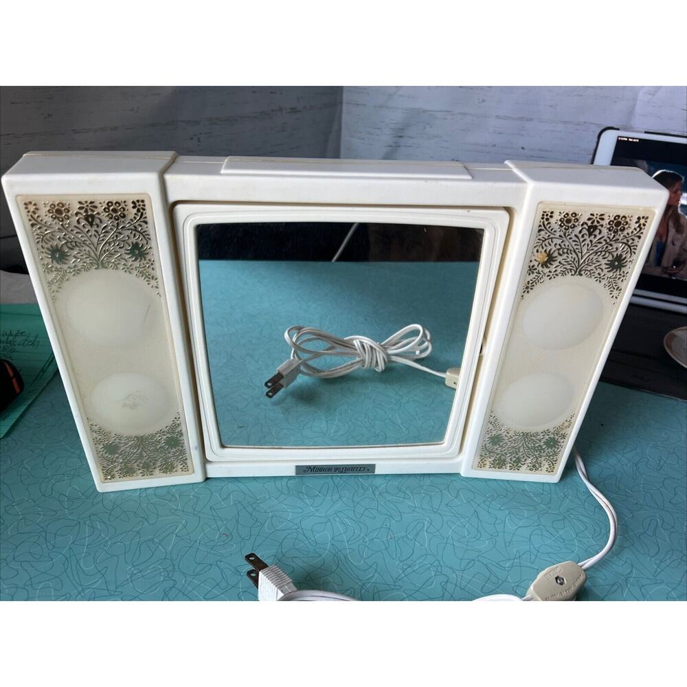 Vintage Mirror Go Lightly Lighted MakeUp Mirror E38409